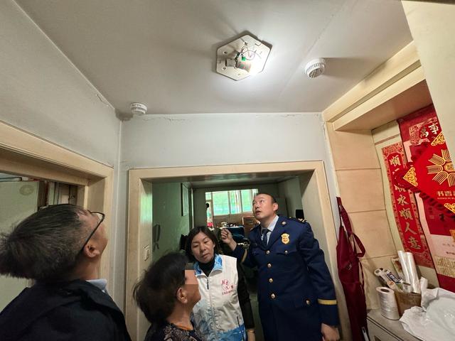 储蓄警报拉响！消费支柱裂痕加剧对美国意味着什么