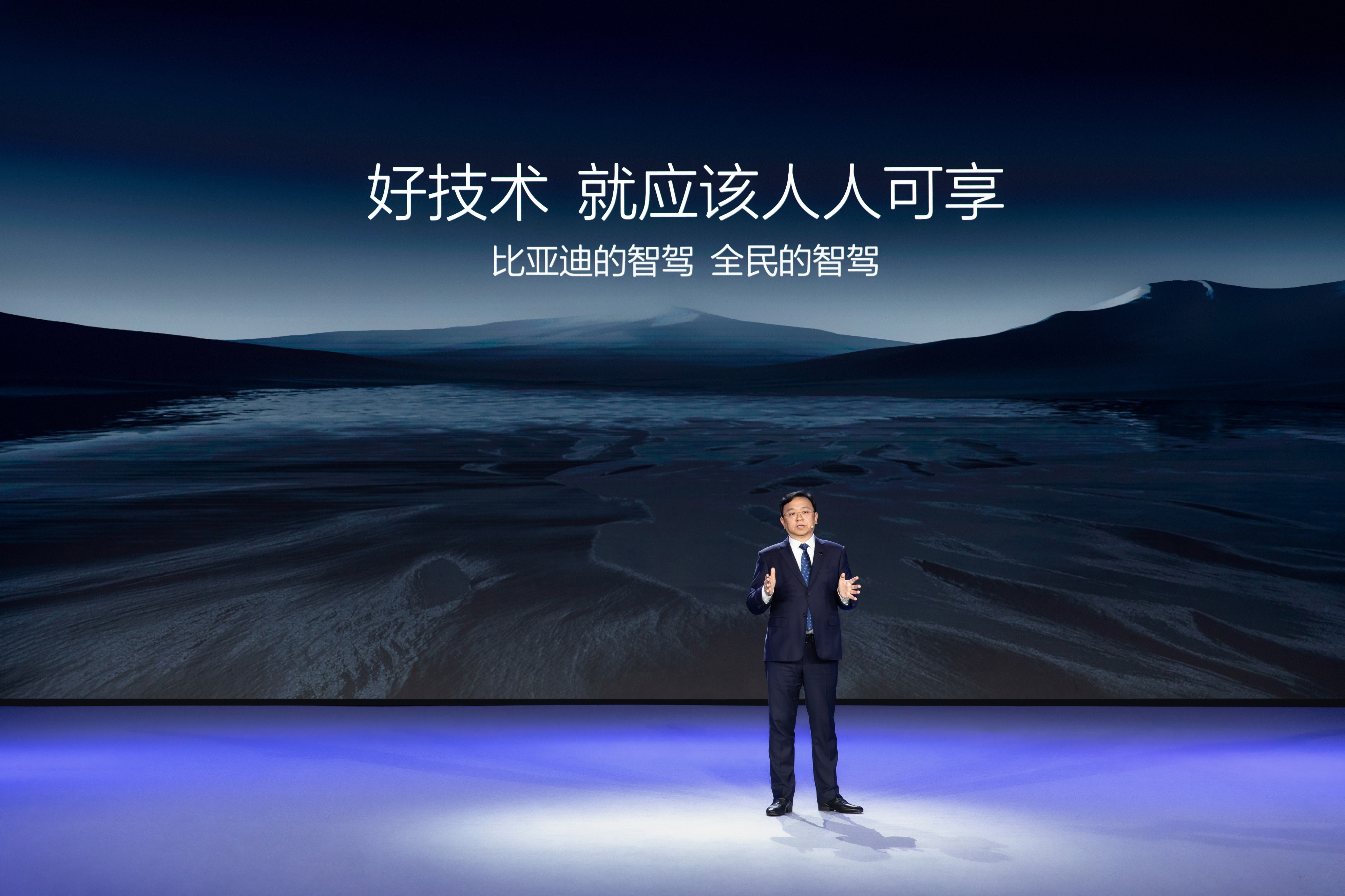 车企智能化竞争白热化 智驾技术加速行业洗牌