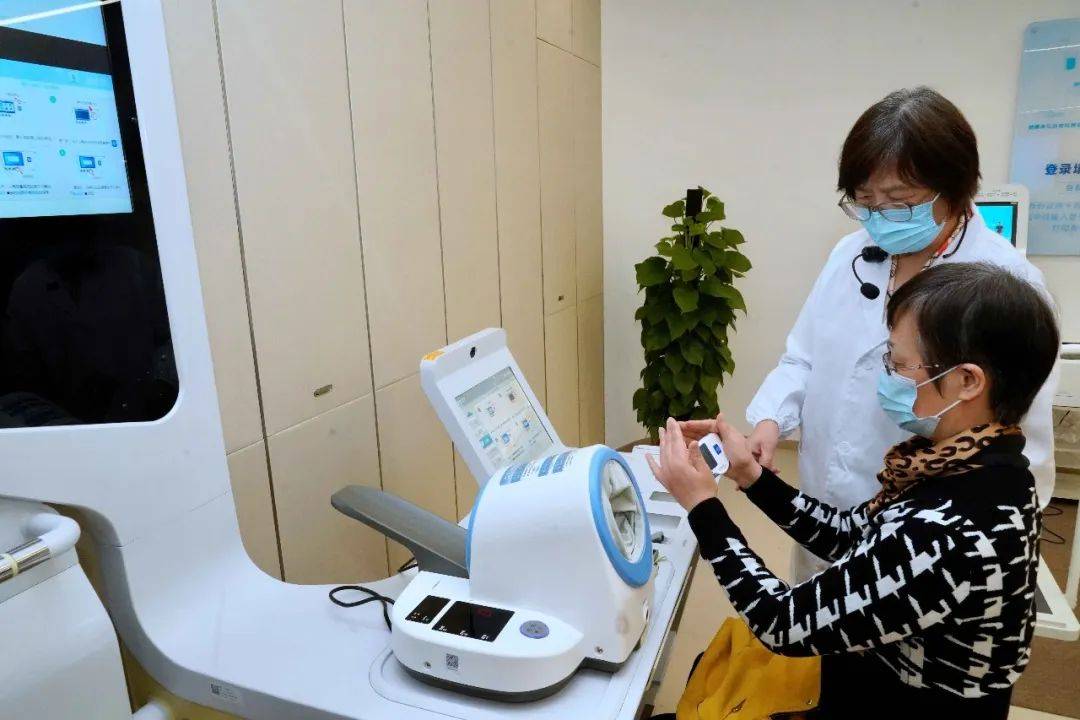 上市公司掘金银发经济 AI赋能智慧养老产品落地开花