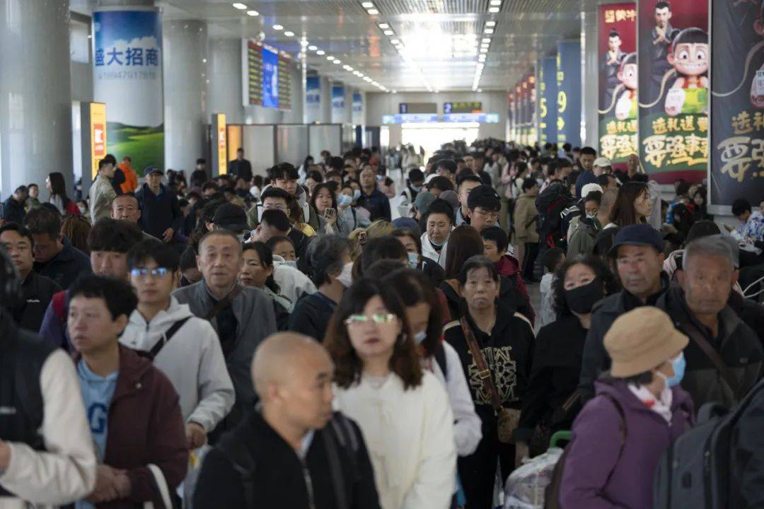 18.6亿人次！前5月铁路发送旅客创新高