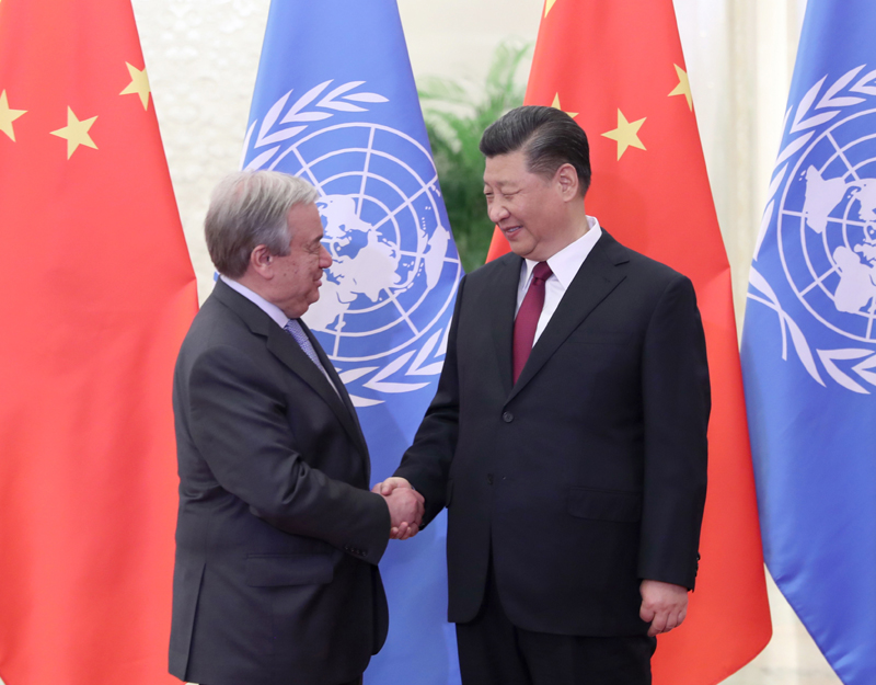 习近平会见厄瓜多尔总统诺沃亚