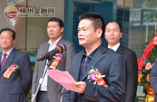 国有大行入局 村镇银行变身支行强根脉