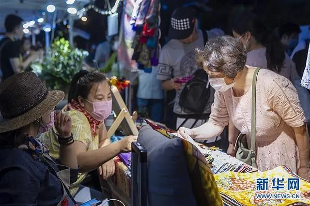 暑期消费乘“热”而上 夏日经济活力澎湃