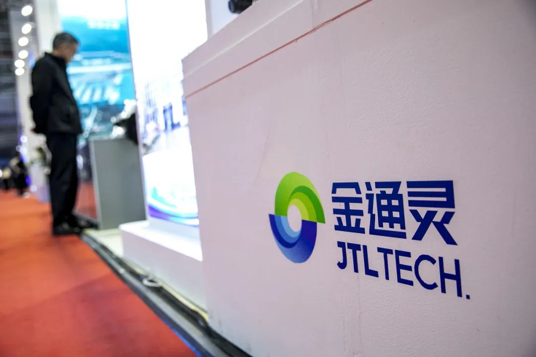 华闻集团涉虚增营收逾4亿 核心管理层集体领罚
