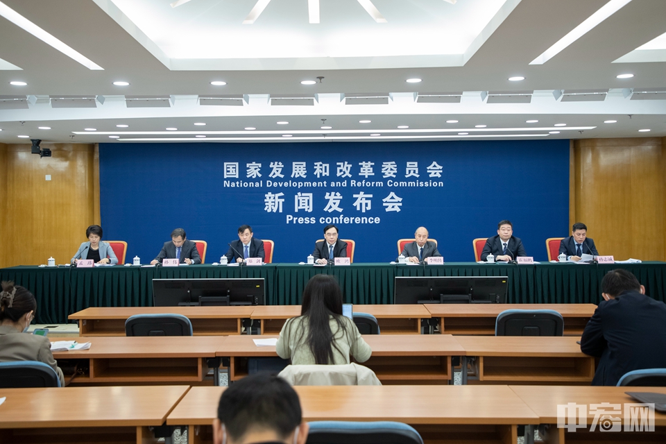 国家发展改革委：预计今年支持社会事业的中央预算内投资规模将比“十三五”末提高30%以上