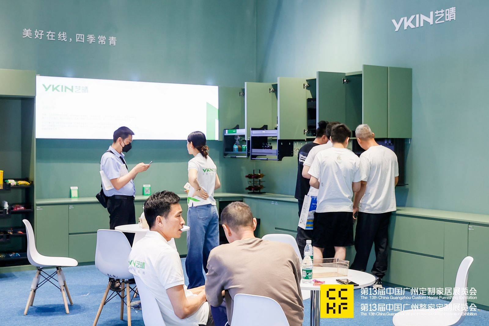 高端展会彰显中国扩大对外开放坚定姿态