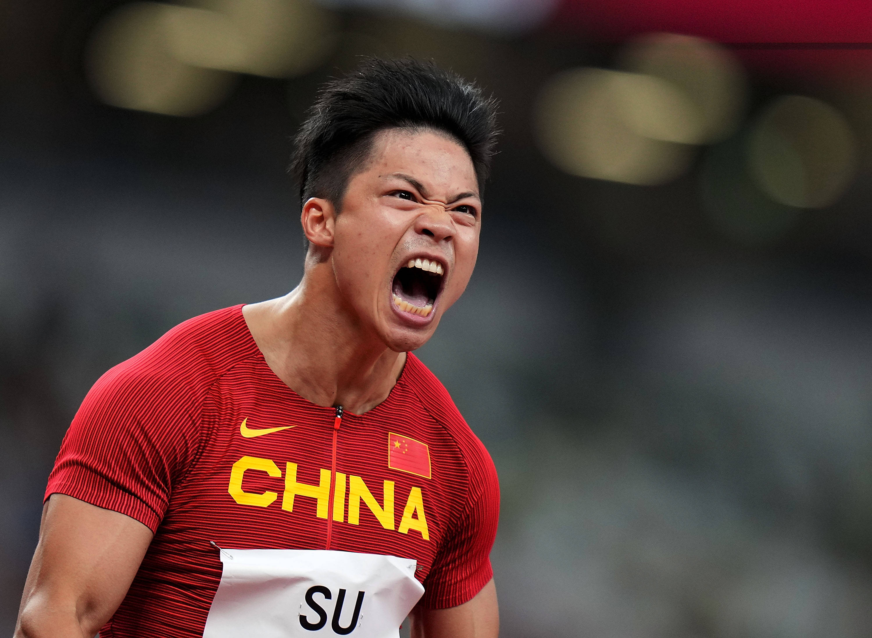 首个人形机器人“百米飞人”诞生