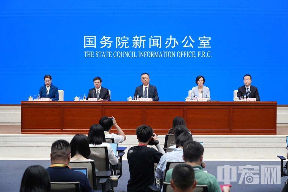 央行金融市场司负责人曹媛媛：中小银行债券投资也需要保持合理的“度”