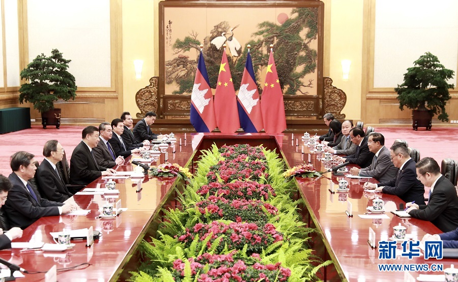 习近平夫妇会见柬埔寨国王西哈莫尼和太后莫尼列