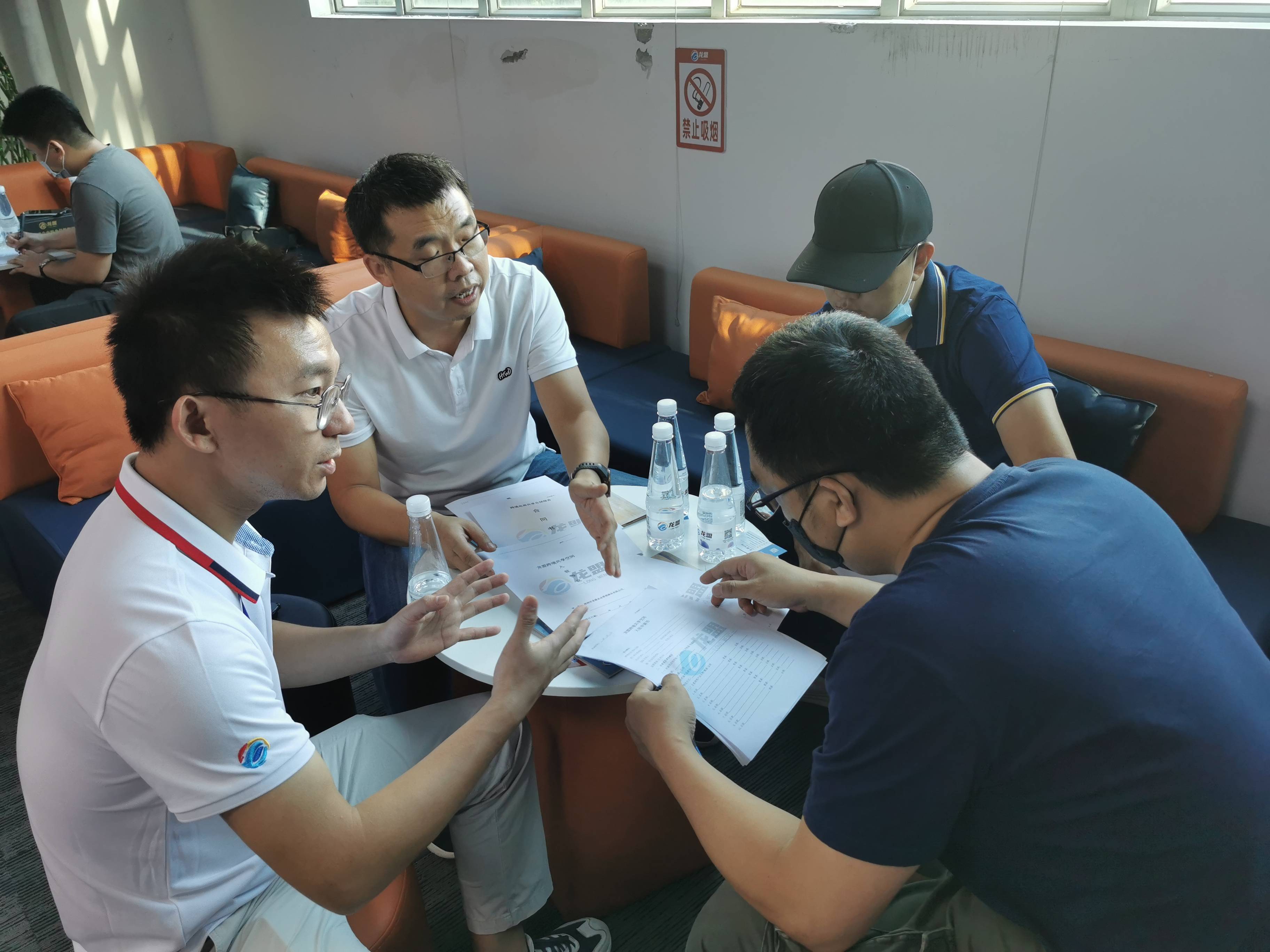 民营银行竞渡:欲乘AI方舟先算成本账