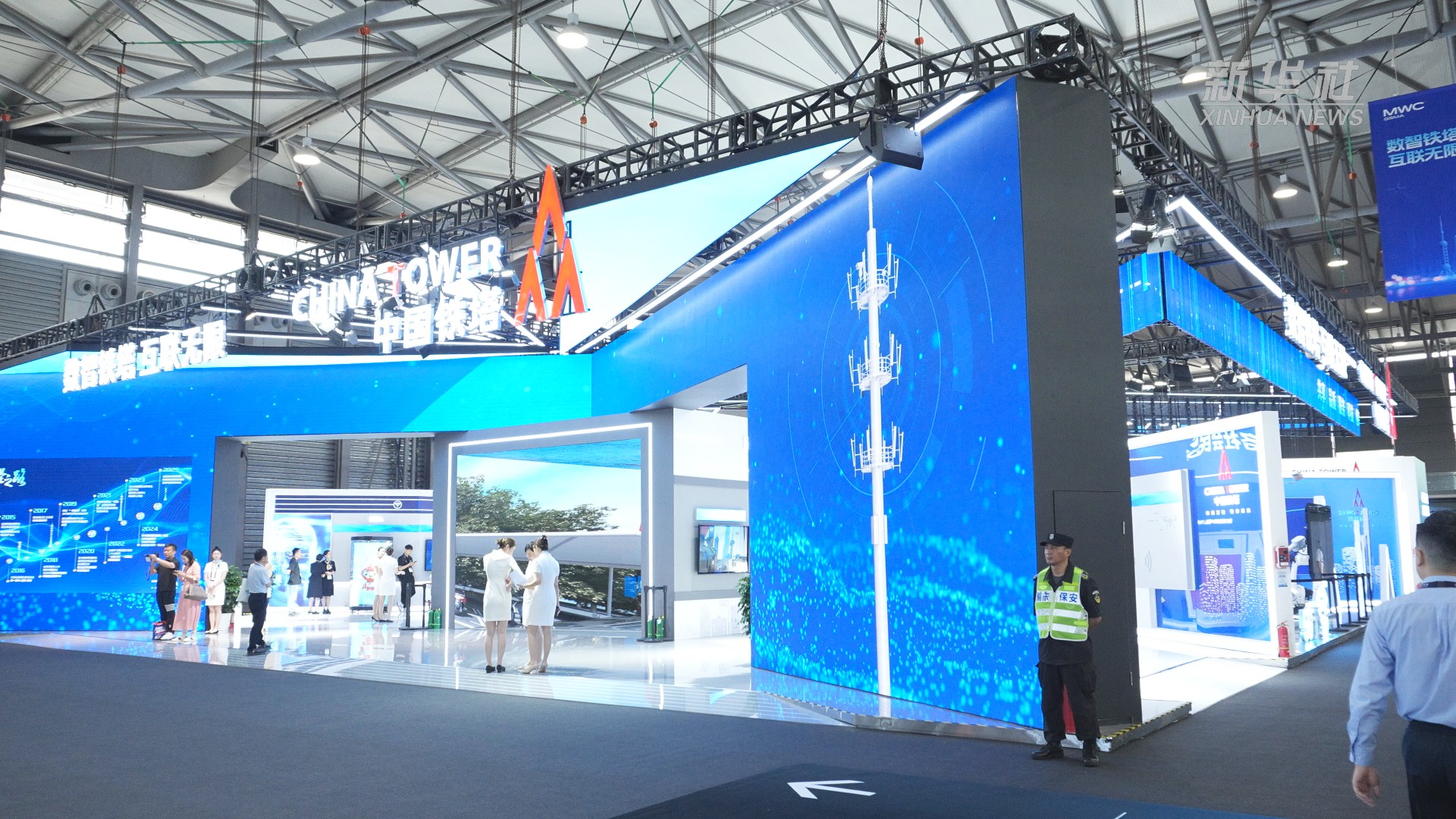 中国铁塔亮相2025中国国际信息通信展览会