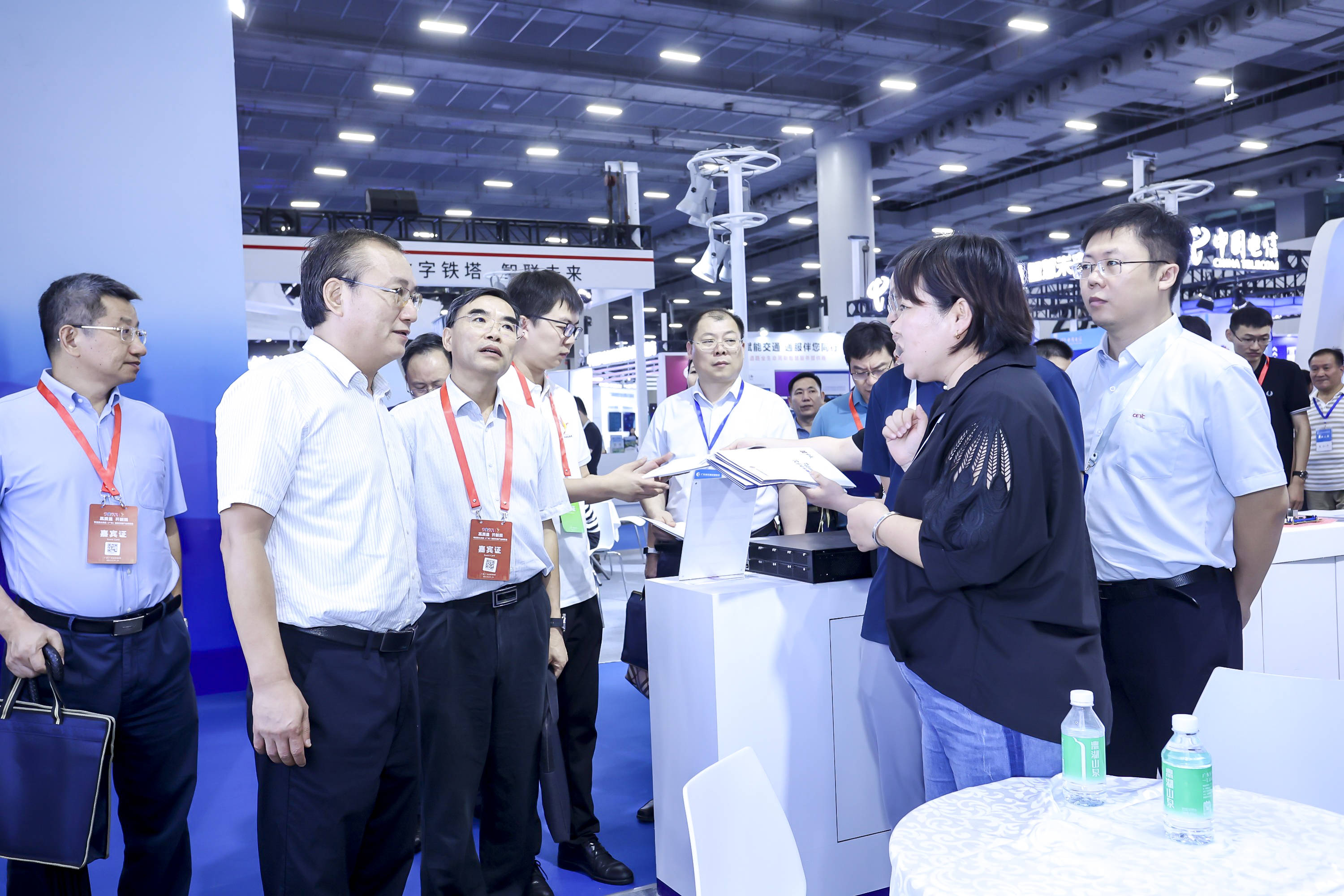 中国铁塔亮相2025中国国际信息通信展览会