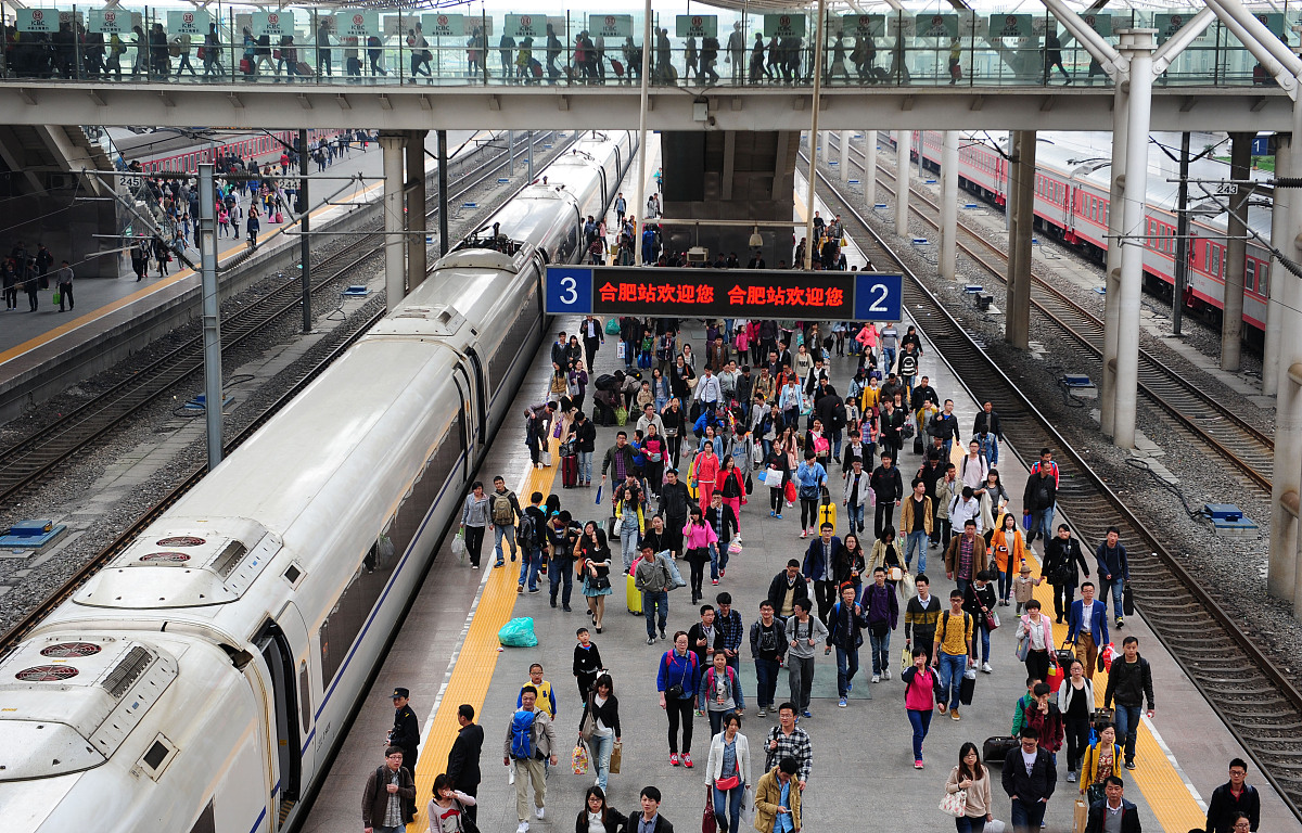 铁路部门全力应对假期返程客流高峰