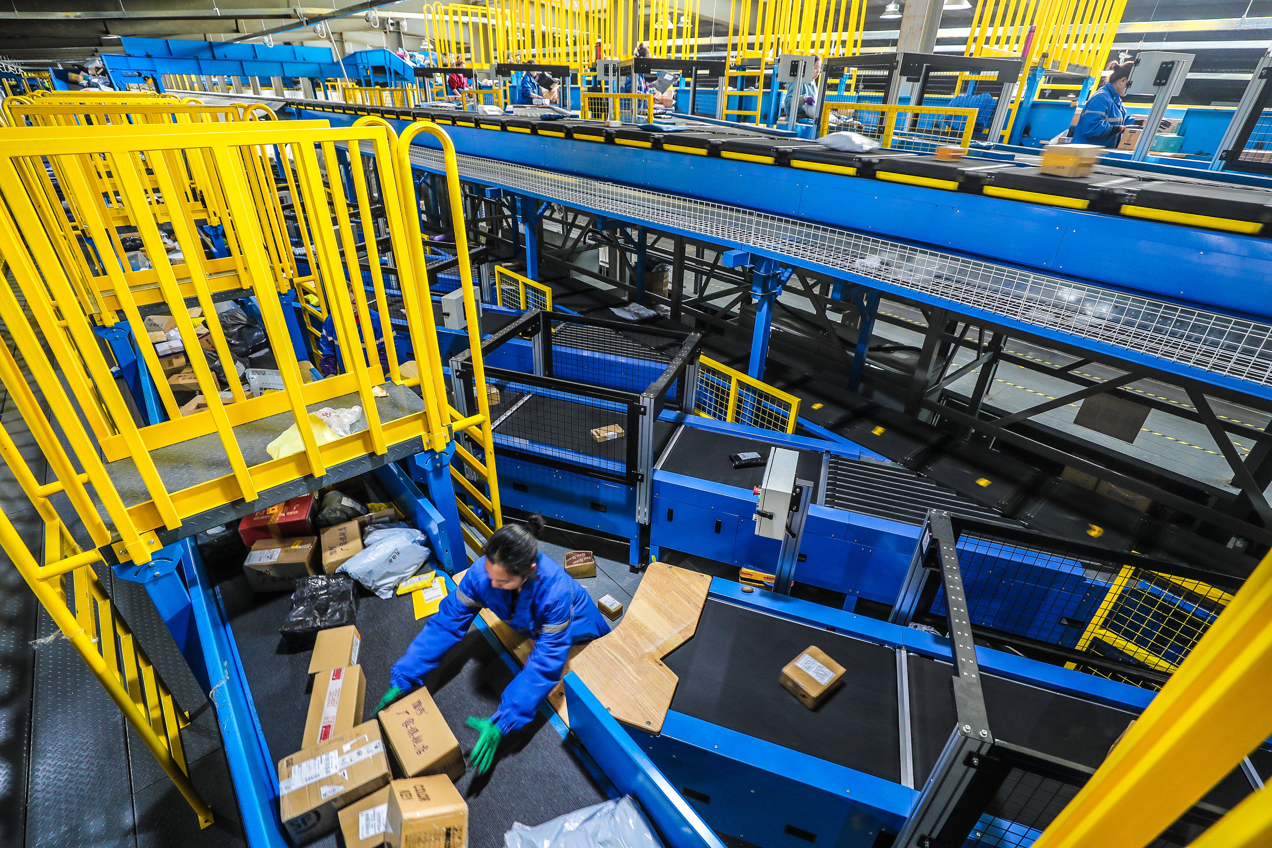 2025年我国快递业务量突破1500亿件