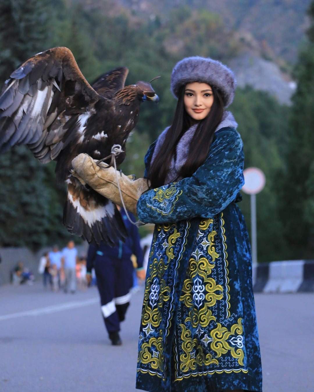 破冰中亚——中金助哈萨克斯坦首发20亿离岸人民币债券 打造国际融资新范式