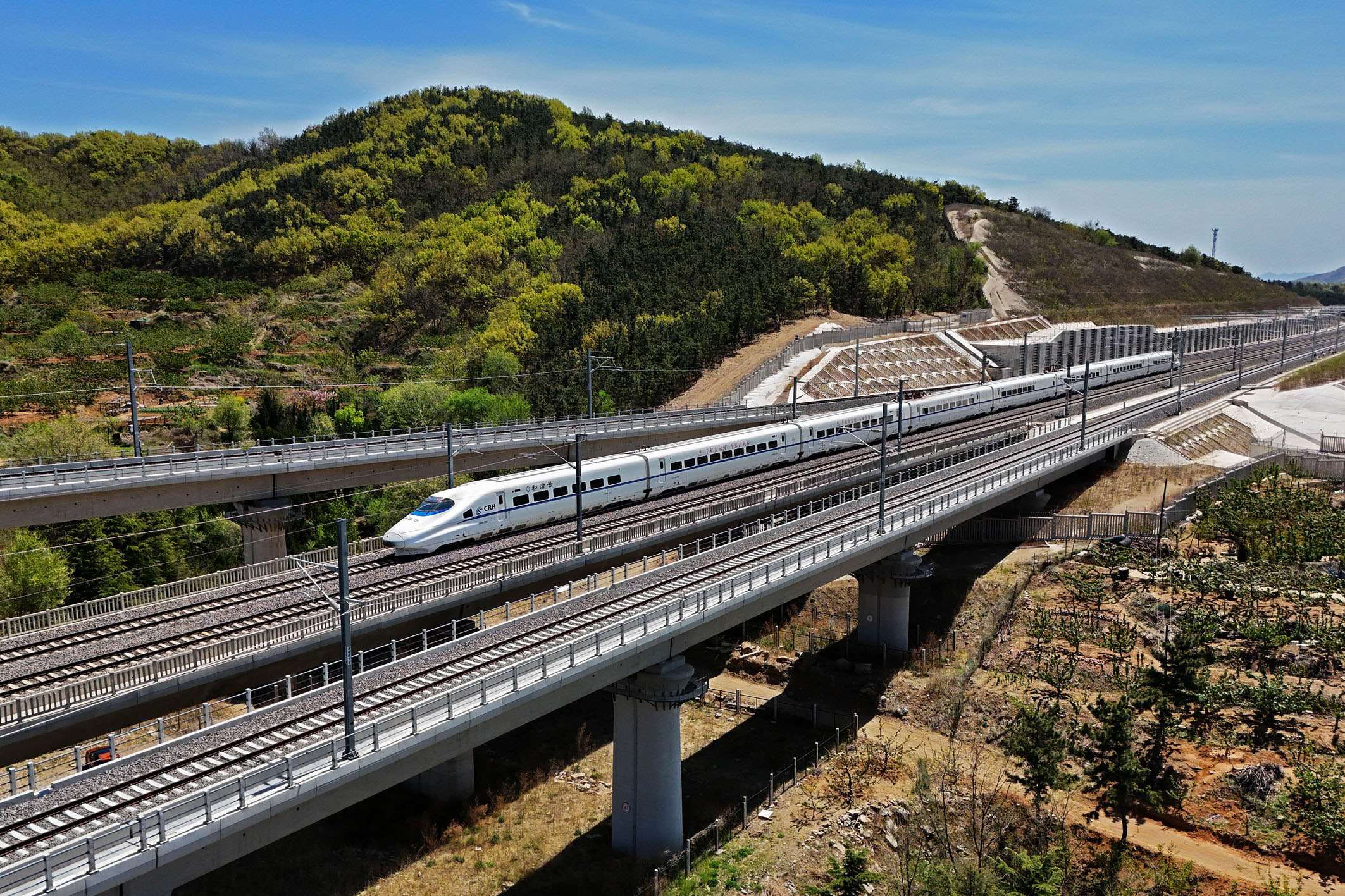 今年前三季度全国铁路发送旅客35.4亿人次