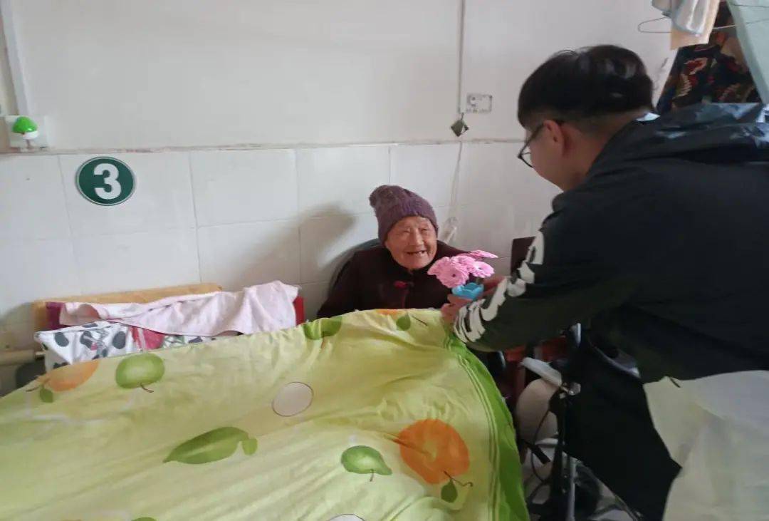 回望“十四五”| “一餐热饭”暖夕阳——长者饭堂背后的“十四五”养老答卷