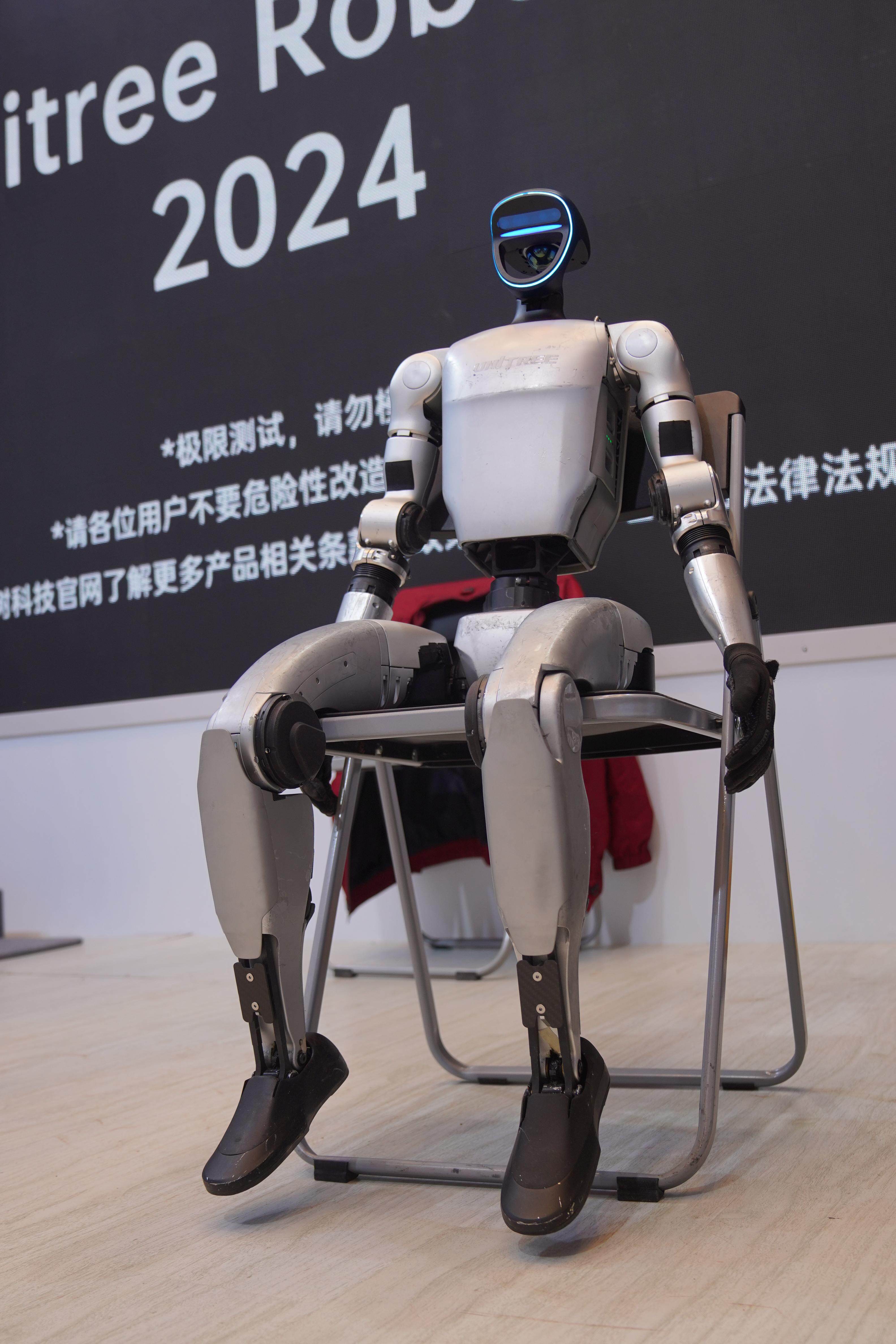 人形机器人企业频获大单 工业场景进入技术验证期