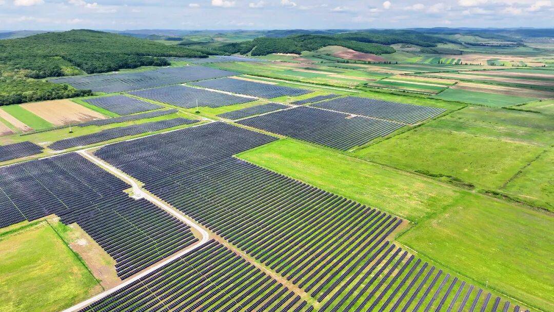 沙漠光伏：点亮绿色新希望 现存光伏相关企业超116.7万家