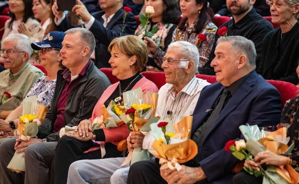 新华社评论员：更好统筹发展和安全两件大事——七论学习贯彻党的二十届四中全会精神