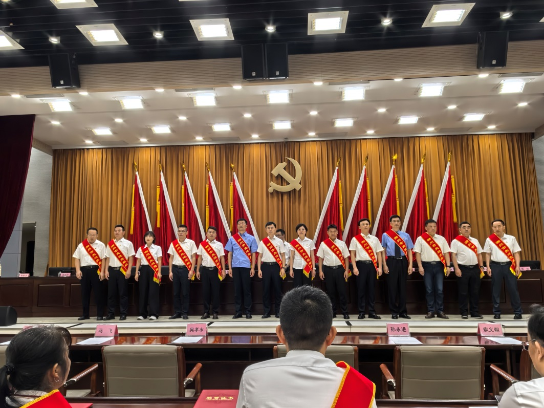 广大知识分子和青年学生深入领会全会精神激扬奋进力量