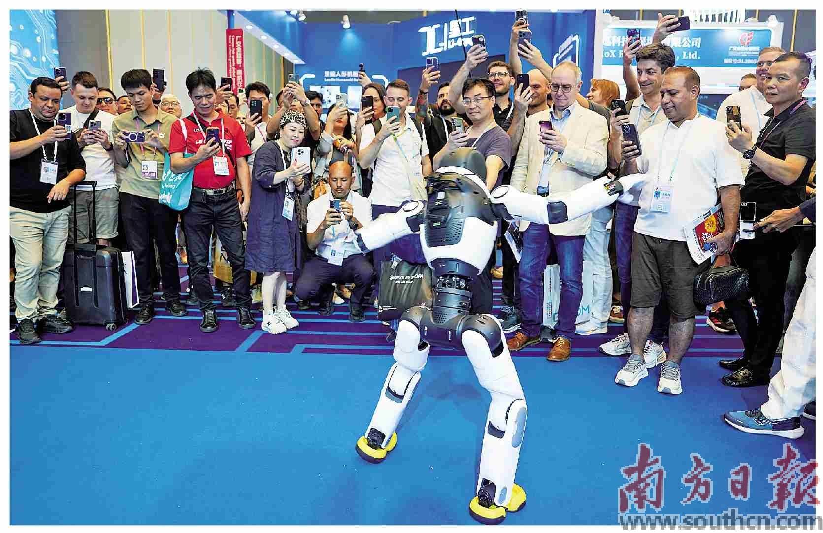 财经聚焦·第八届进博会|在进博会上感受人形机器人发展前沿脉动