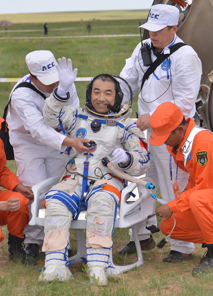 神舟二十二号飞船与空间站组合体完成自主快速交会对接