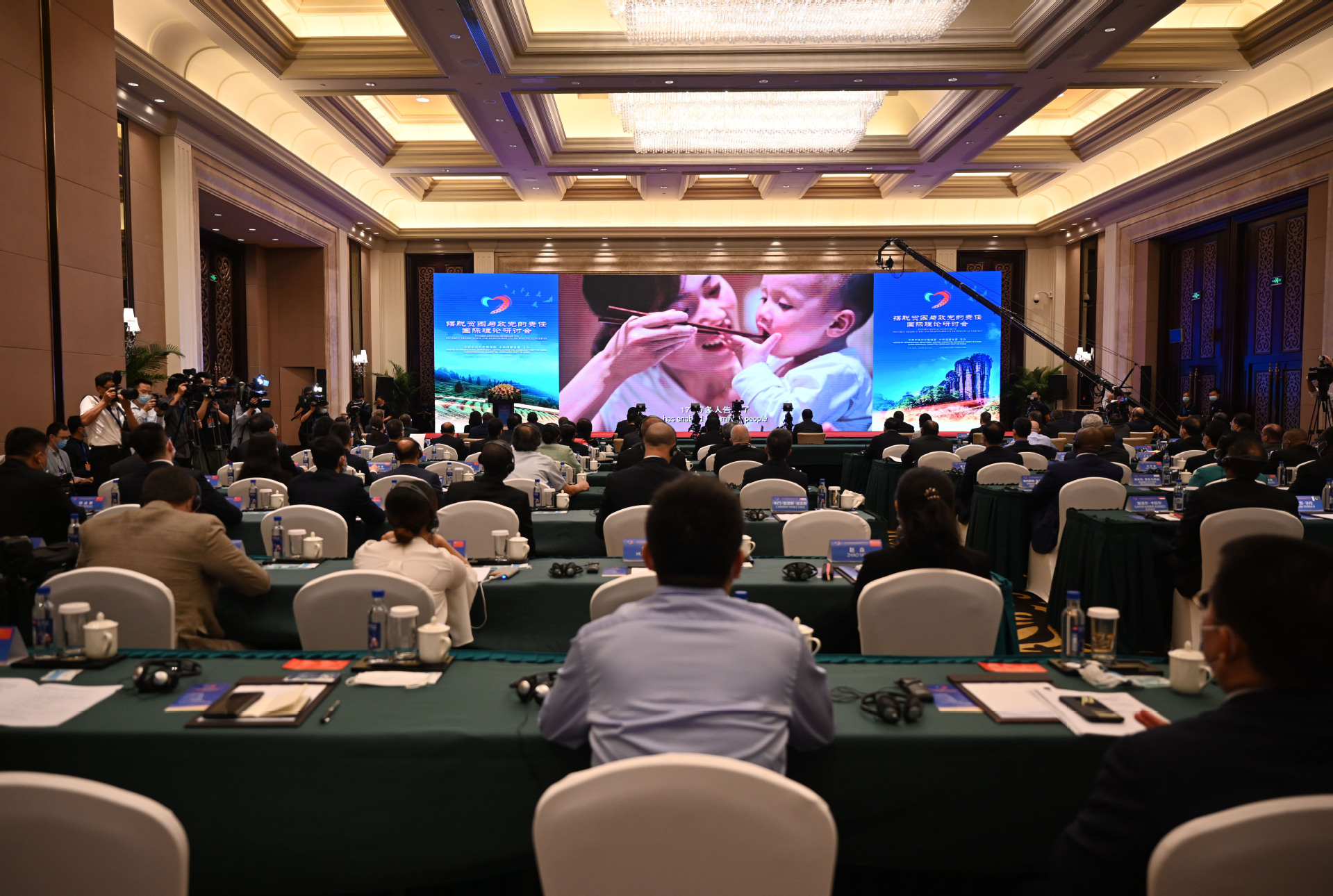 习近平向“声援巴勒斯坦人民国际日”纪念大会致贺电