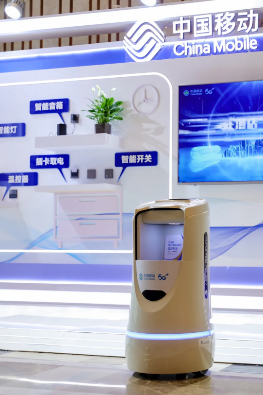 “群”智共生：云迹科技的生态实践，从单体智能到群体革命的跨越