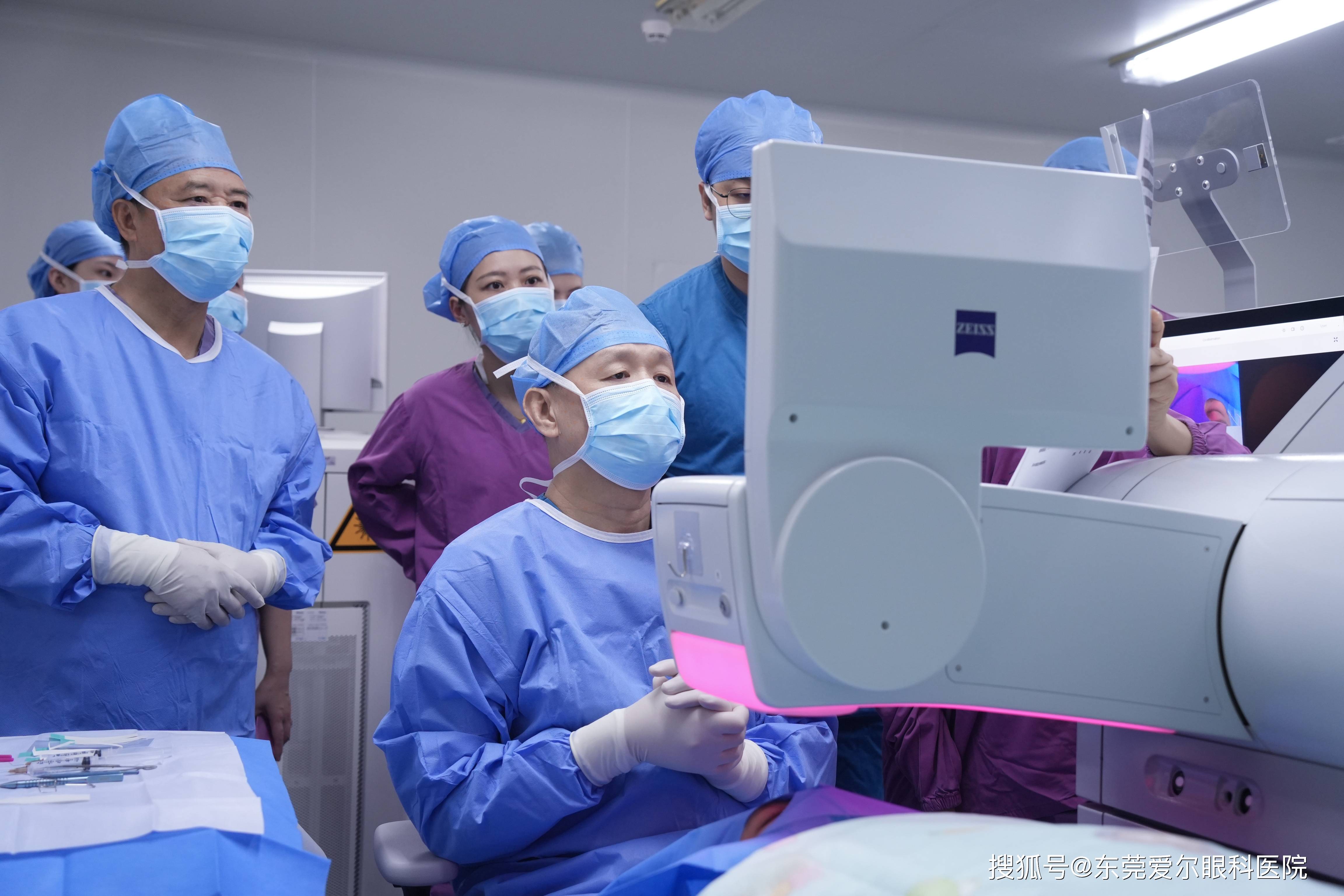 眼科手术自主机器人系统研发成功