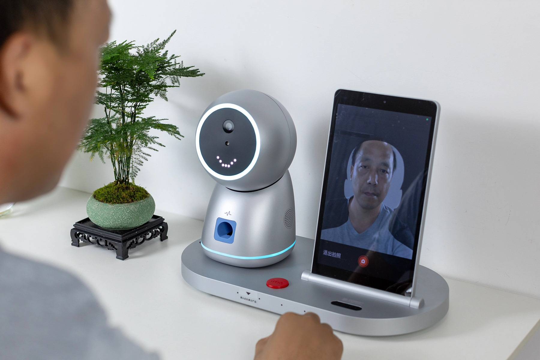 民政科技创新加码 养老服务机器人迎风口