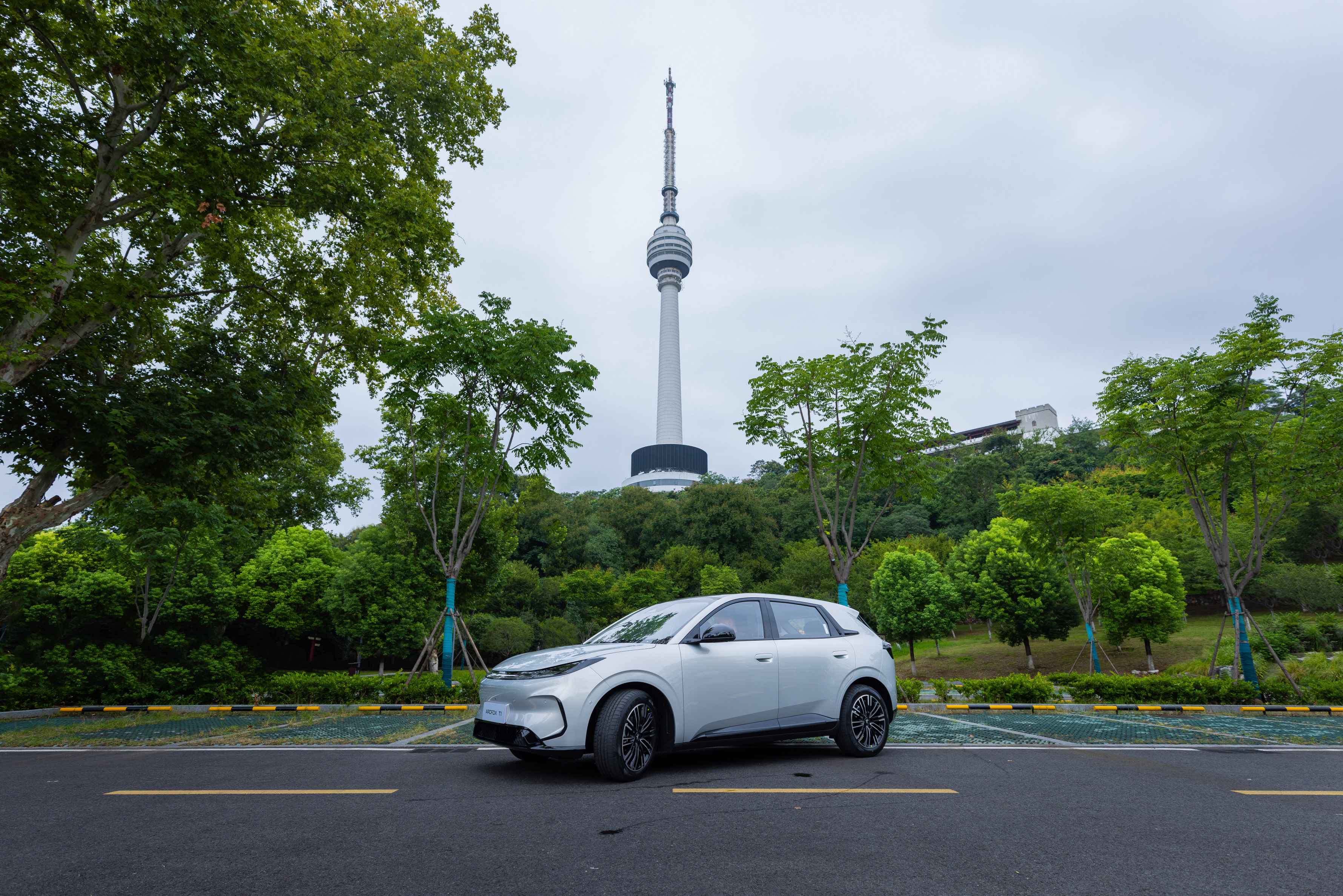 极狐首批车主碳护照颁发 北汽新能源引领低碳出行新实践