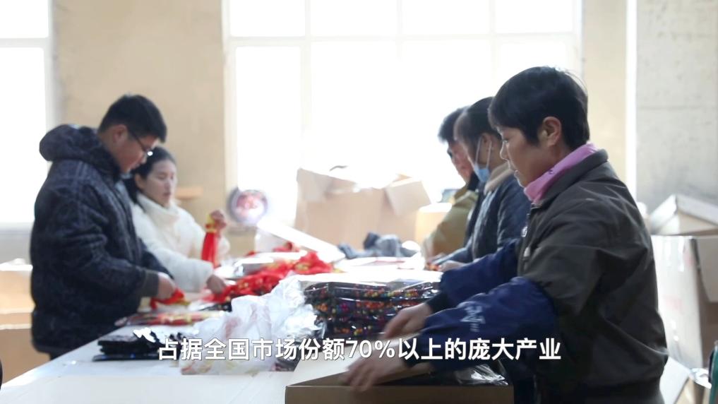 新华视点｜乐购中国年：传统焕新韵，消费涌新潮