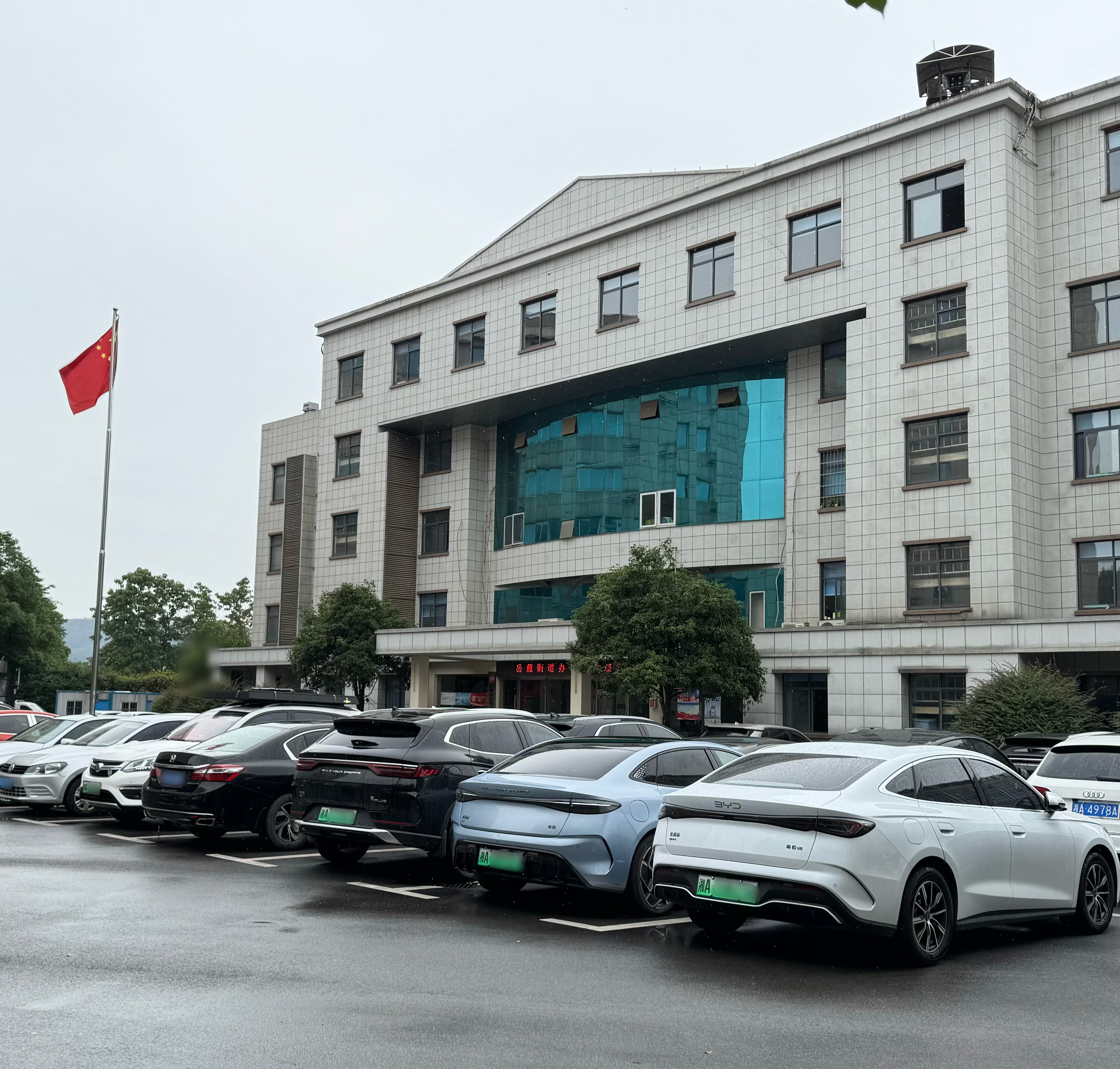 2024年至2025年实现汽车以旧换新1830万辆 新能源汽车占比近60%