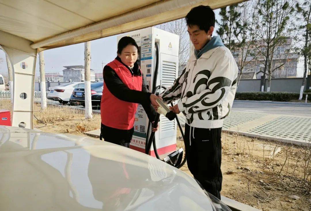 设施升级 充电提速 服务升温——各地多举措护航春运新能源车充电无忧