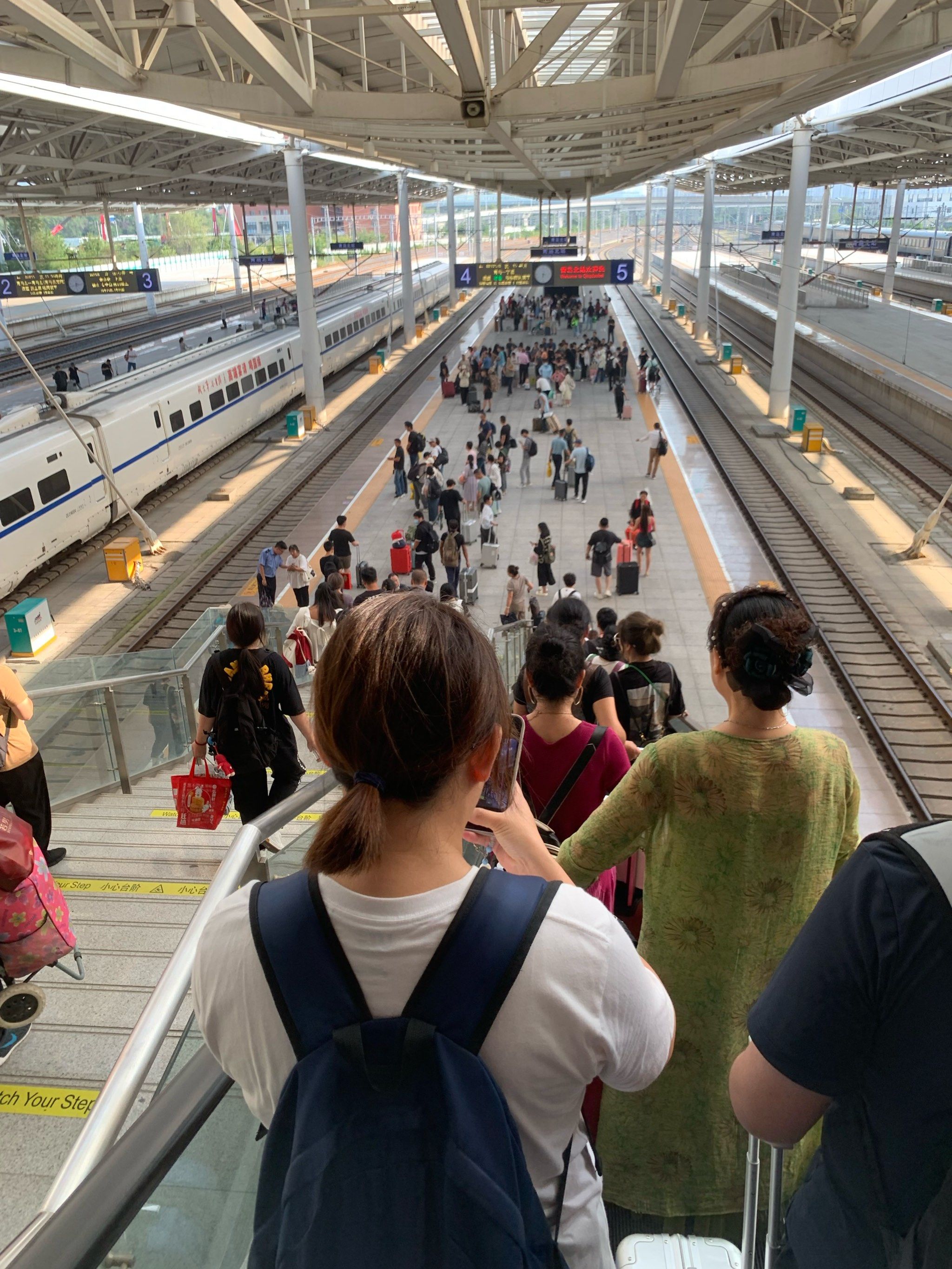 全国铁路迎来返程客流最高峰