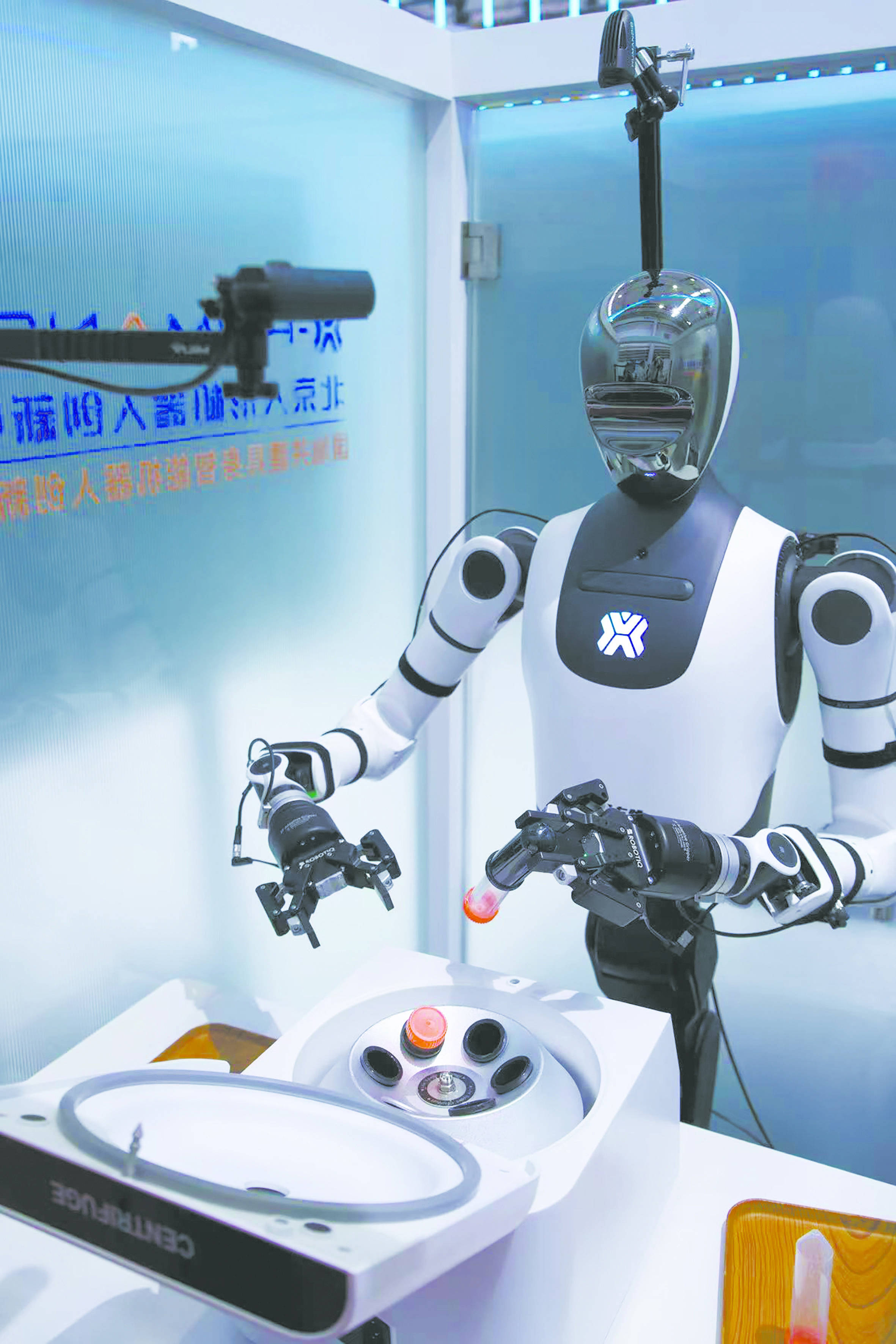 马年春节假日盘点·科技篇|融入传统年俗 加快应用落地——机器人点燃新春新体验