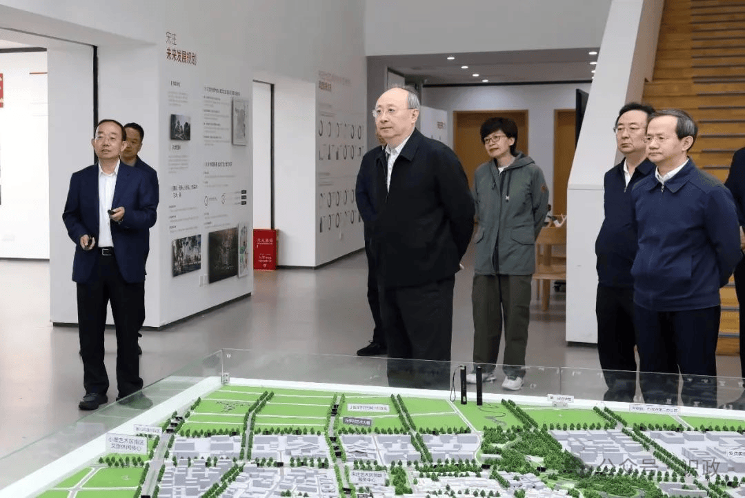 中央政治局委员、书记处书记等向党中央和习近平总书记述职