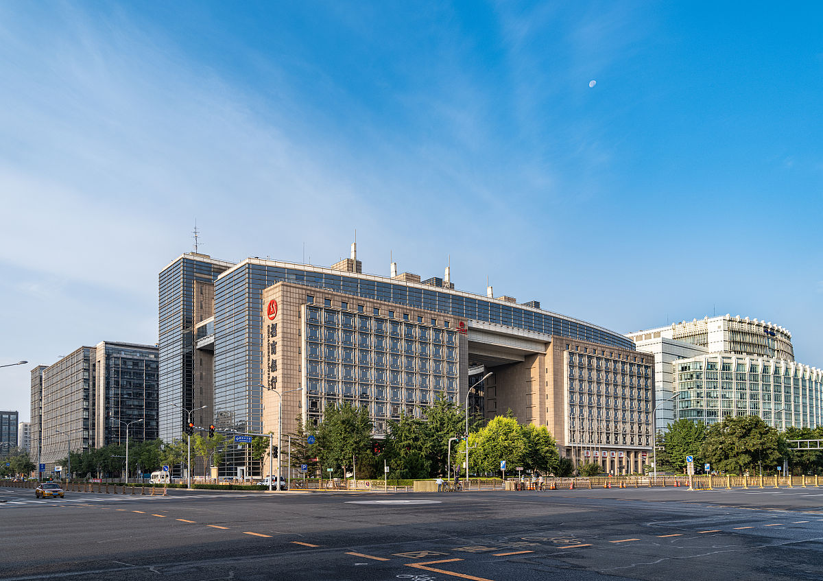 中国证监会党委委员、副主席陈华平：证监会将持续完善长钱长投的制度环境