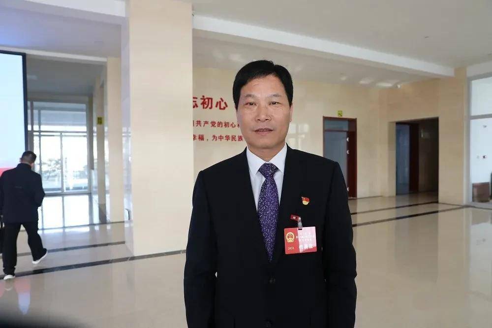 两会新华鲜报丨“接”入未来！脑机接口首入政府工作报告