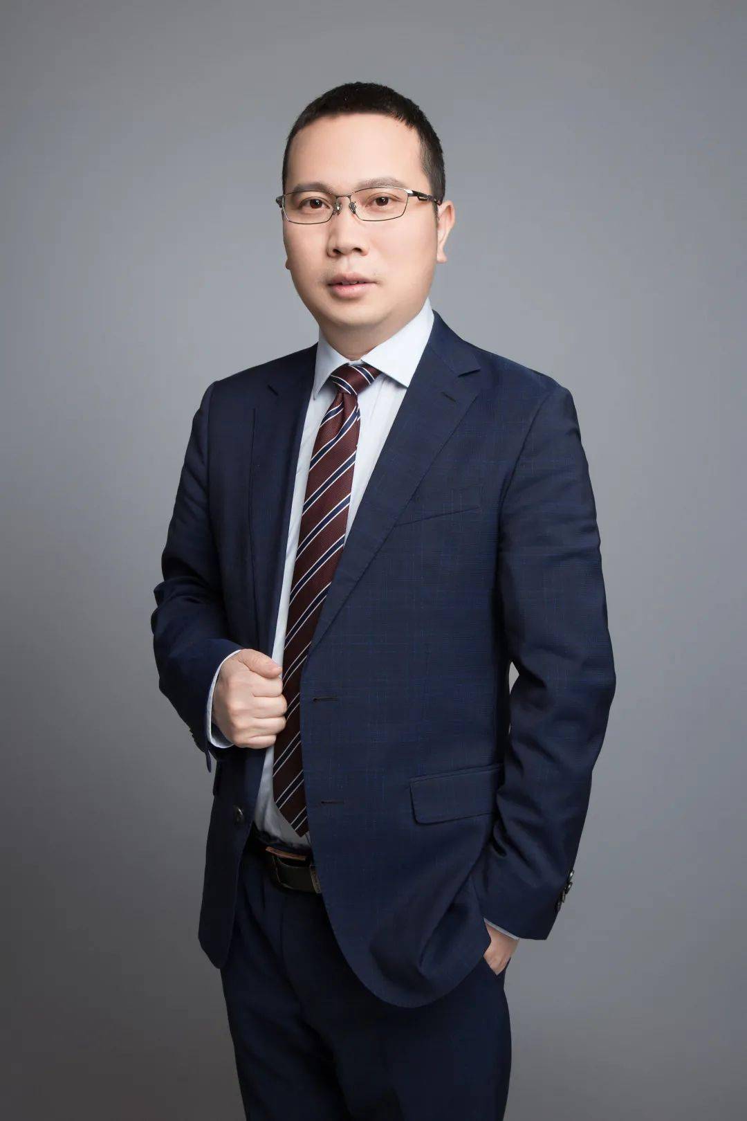 年内多只绩优基金调整基金经理；李德辉最新发声