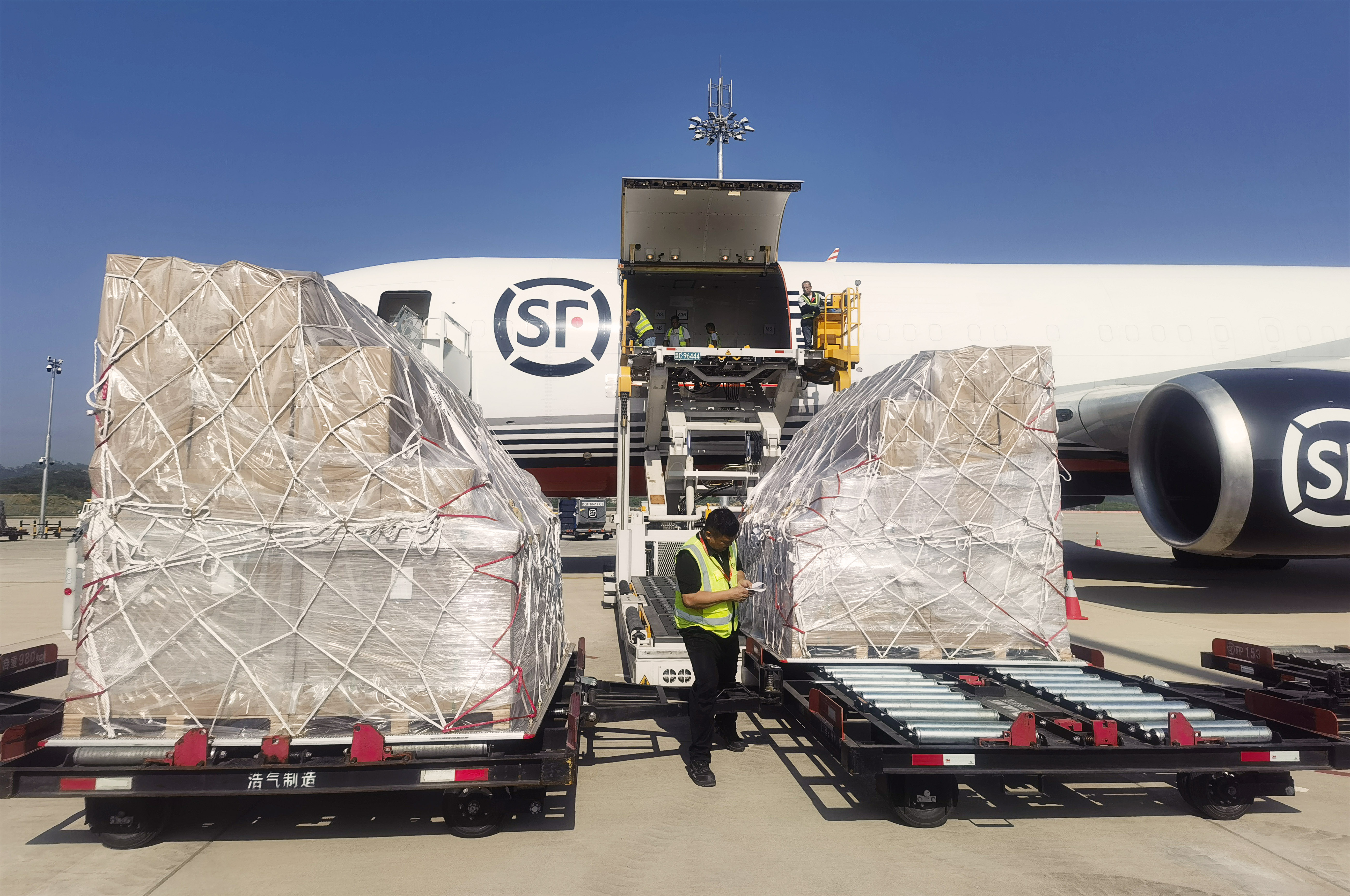 长江干线2026年春运进出港货物量超4亿吨