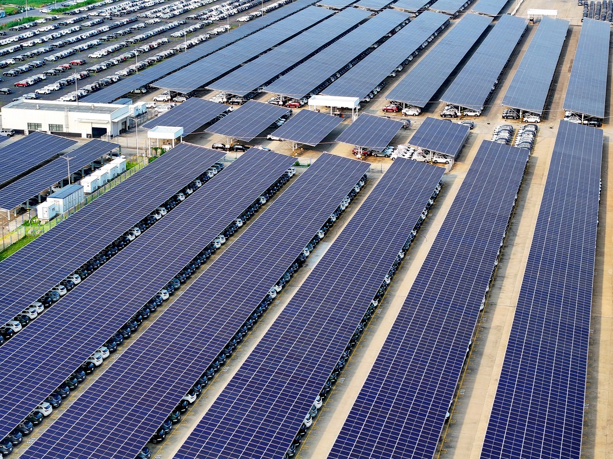 算力“升空”前景广阔 太空光伏概念持续火热